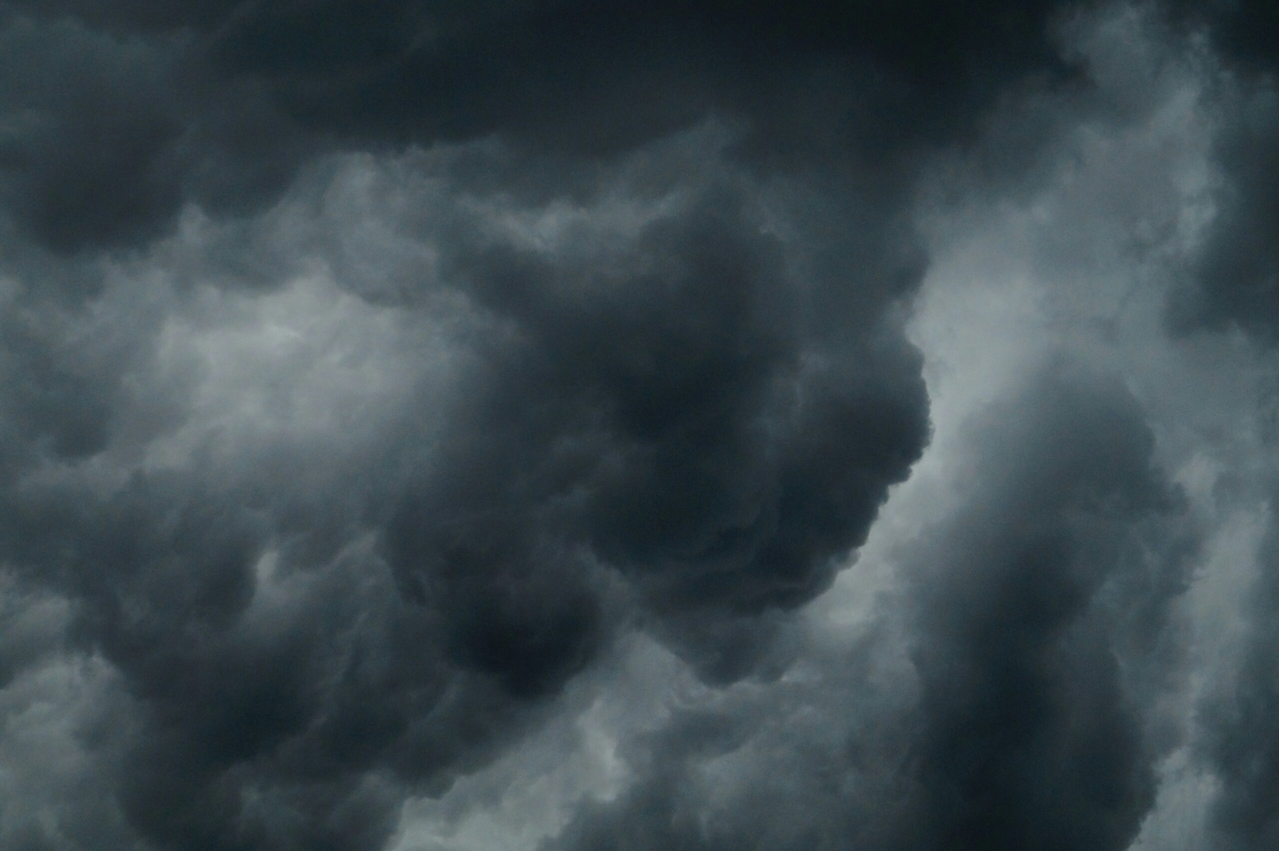 Dark storm clouds over North Texas before severe weather – Post-Storm Tree Care Dallas.